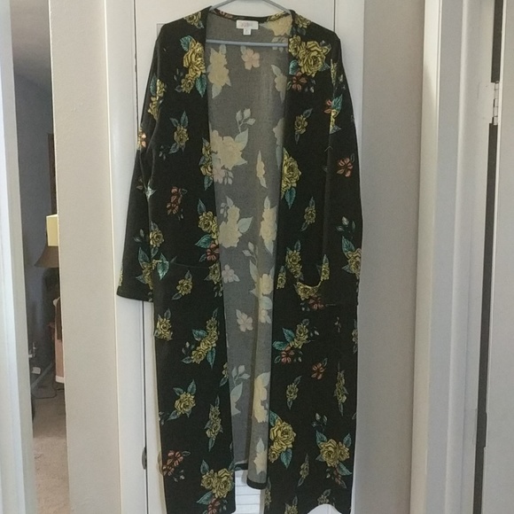 Sarah lularoe - Picture 1 of 4
